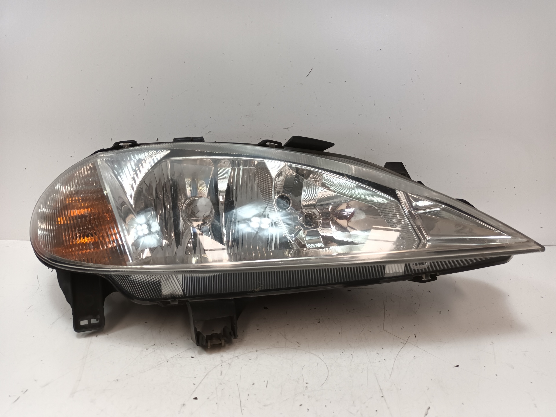 MASERATI Megane 1 generation (1995-2003) Front Right Headlight 7700427870D 25278584