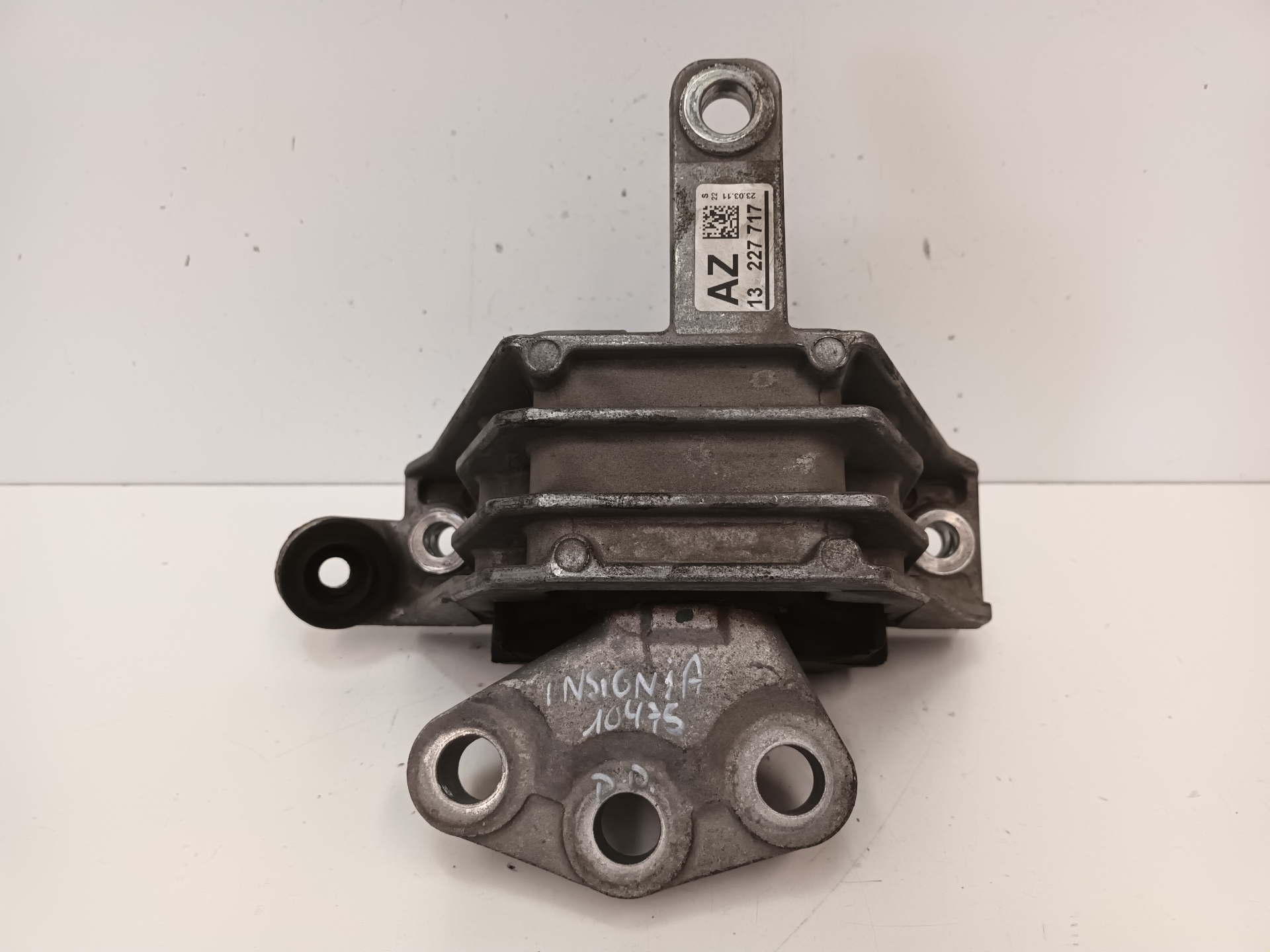 MERCEDES-BENZ Insignia A (2008-2016) Pernă motor dreapta 13227717 22354296