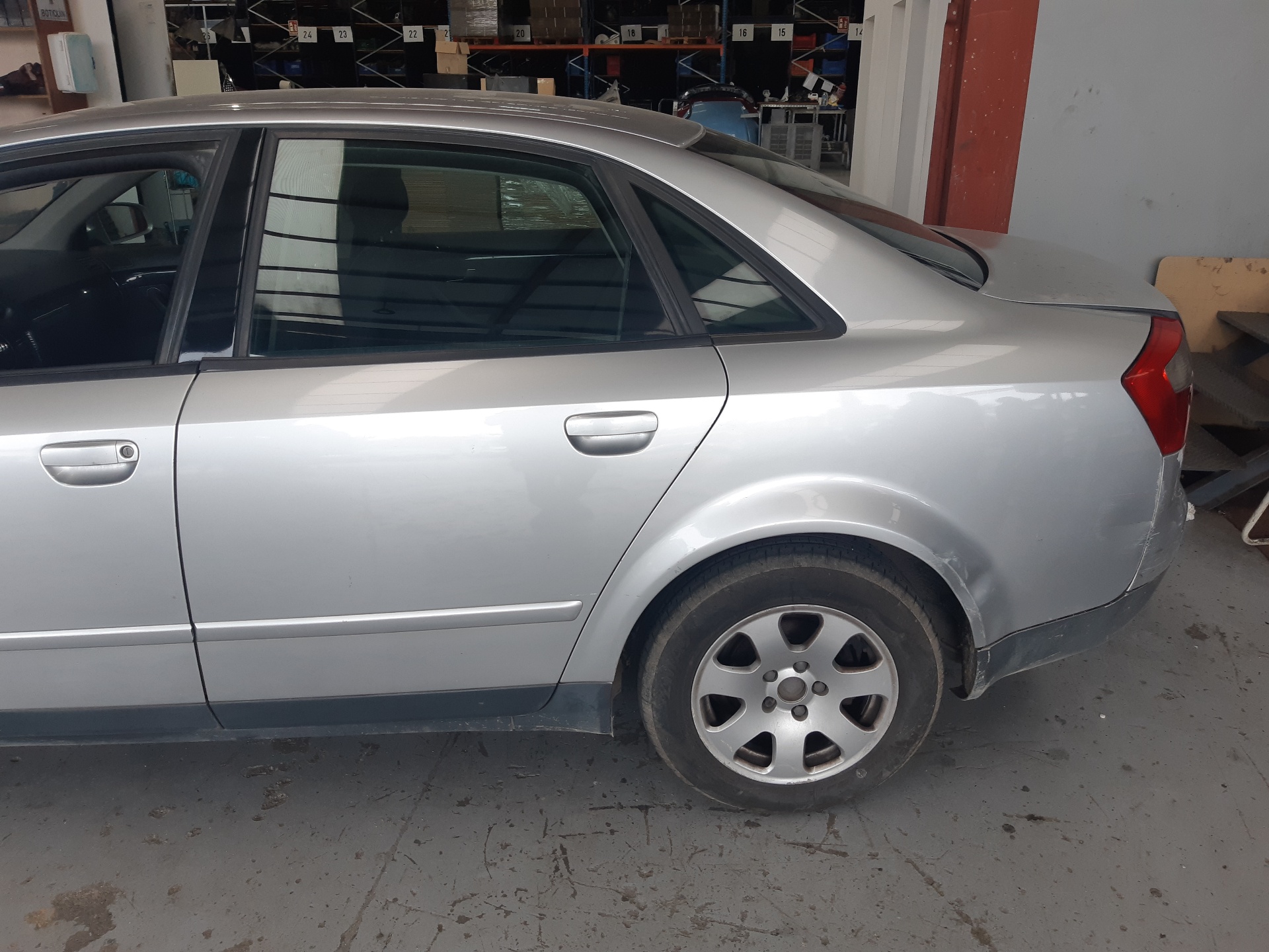 SUZUKI A4 B6/8E (2000-2005) Priekšējais kreisais spārns PLATA 24653604