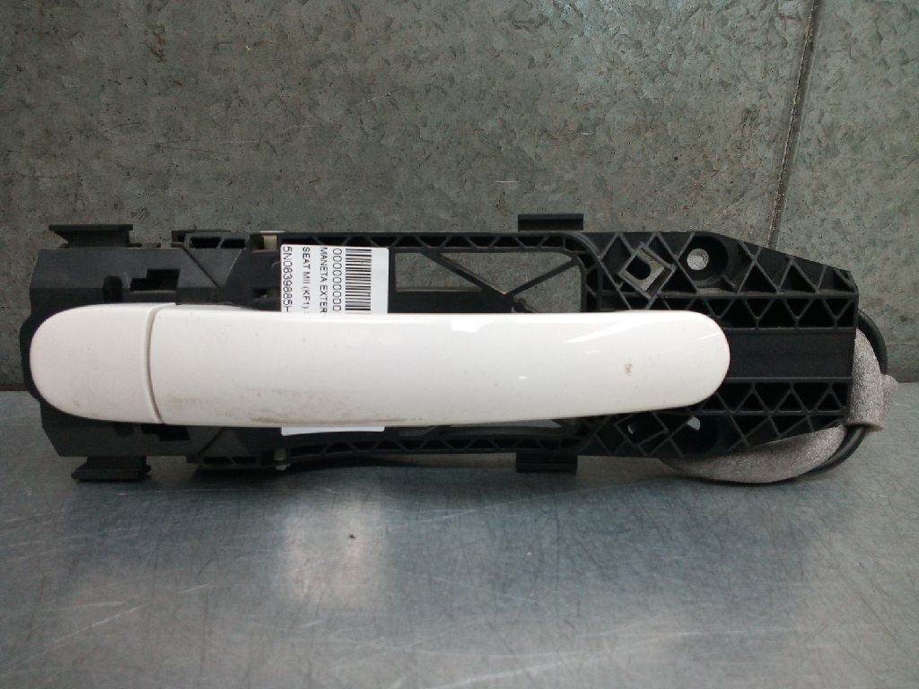 SEAT Mii 1 generation (2011-2023) Наружная ручка передней правой двери 5N0839885H 24079418