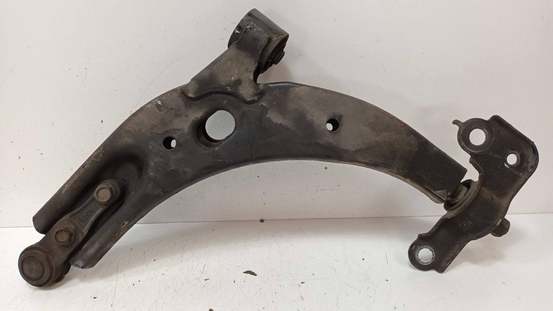 KIA Carens 2 generation (2002-2006) Front Right Arm 25283754