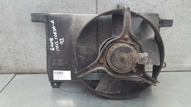 OPEL Corsa A (1982-1993) Вентилатор с дифузьор 22061479 24070323