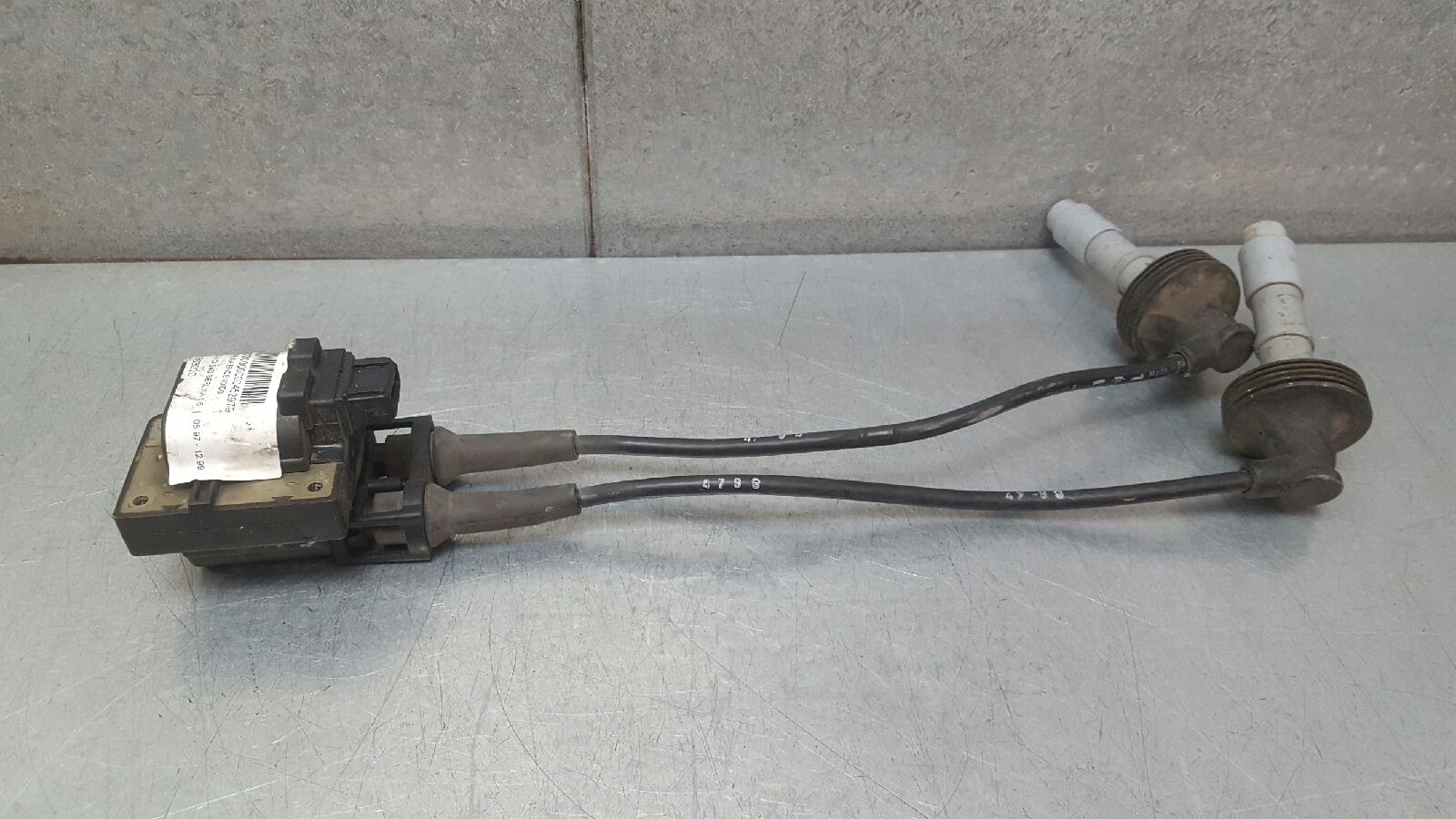 VOLVO S40 1 generation (1996-2004) High Voltage Ignition Coil 7700850999 25247361