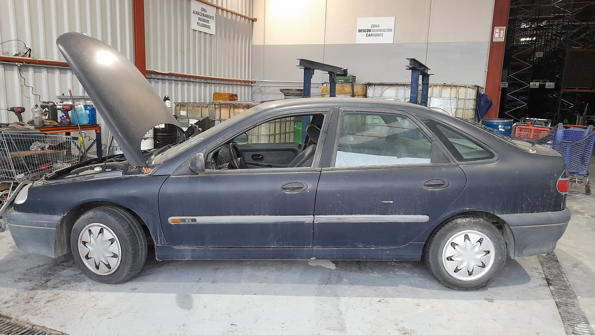 RENAULT Laguna 1 generation (1993-2001) Front Left Door 7751471385 22052983