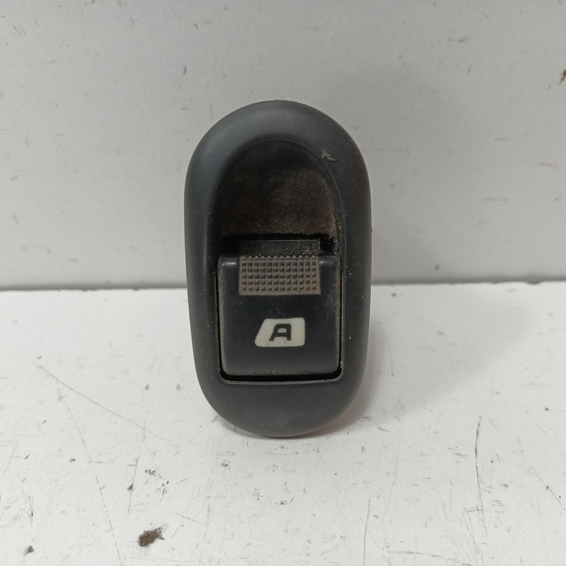 FORD USA C2 1 generation (2003-2009) Кнопка стеклоподъемника передней левой двери 96401469XT 22353580
