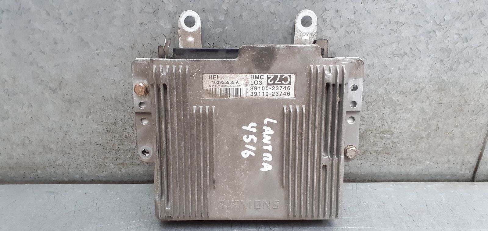 HYUNDAI Lantra J1 (1990-1995) Moottorin ohjausyksikkö ECU 3910023746 24054141