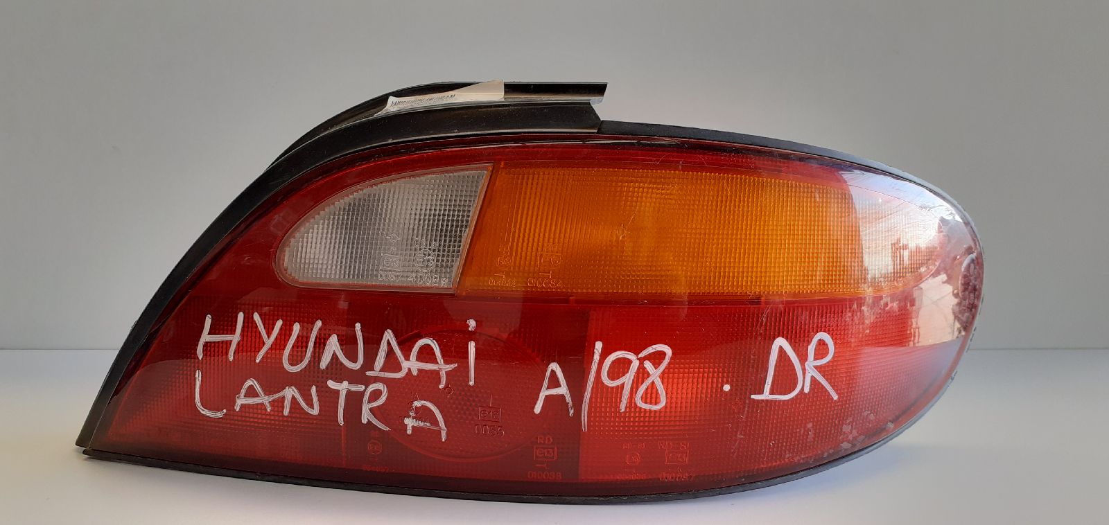 HYUNDAI Lantra J1 (1990-1995) Oikea takavalo 9240229520 25254325