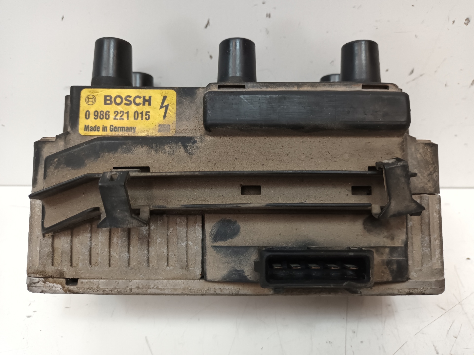 FORD Galaxy 1 generation (1995-2006) High Voltage Ignition Coil 0986221015 25276409