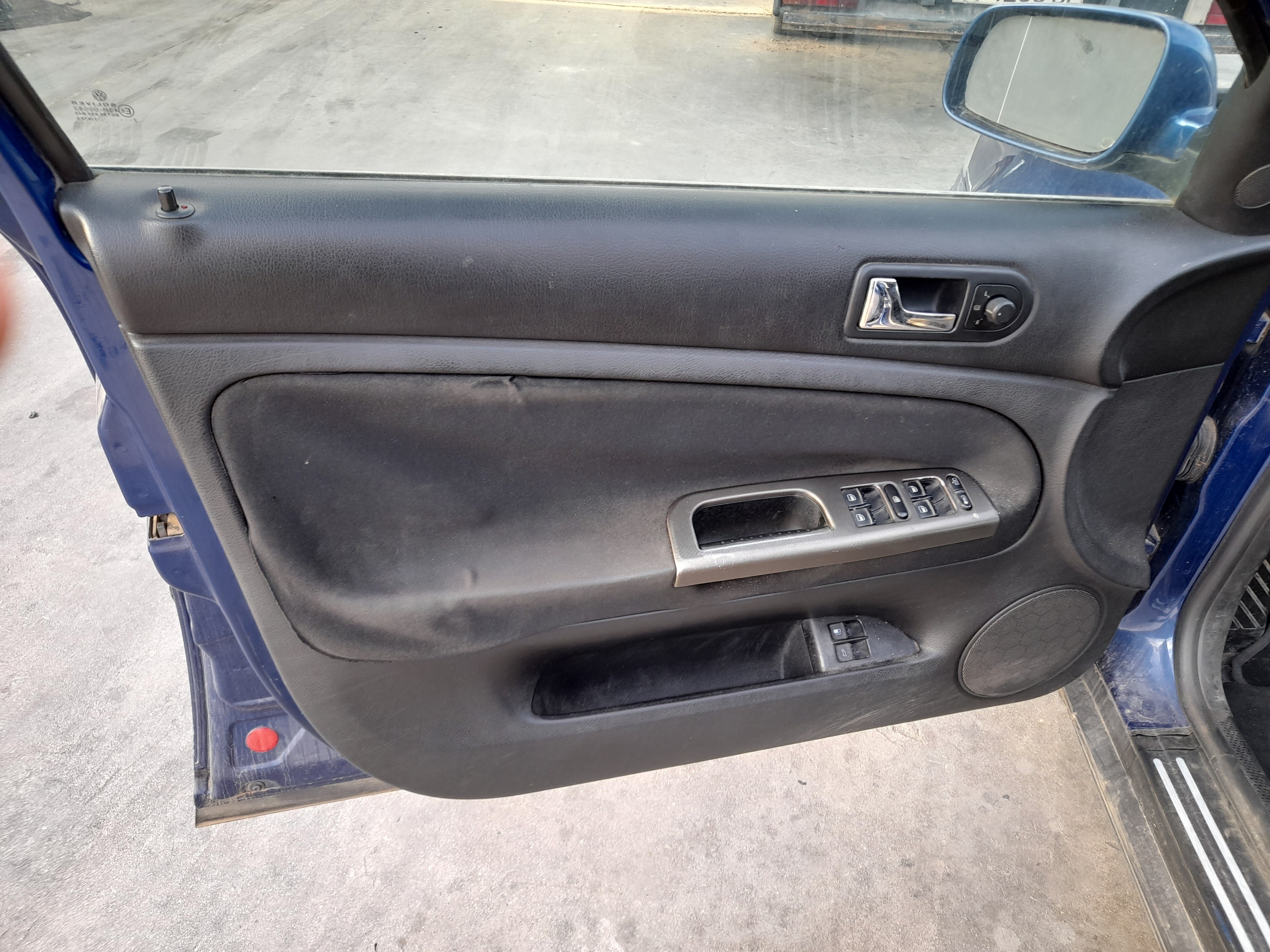 VOLKSWAGEN Passat B5 (1996-2005) Front Left Door 3B4831051BE 22036042