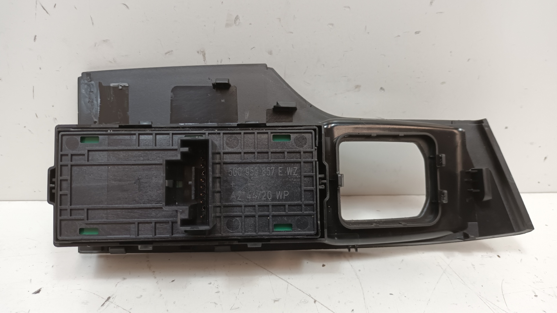 SEAT Alhambra 2 generation (2010-2021) Front Left Door Window Switch 5G0959857E 25392494