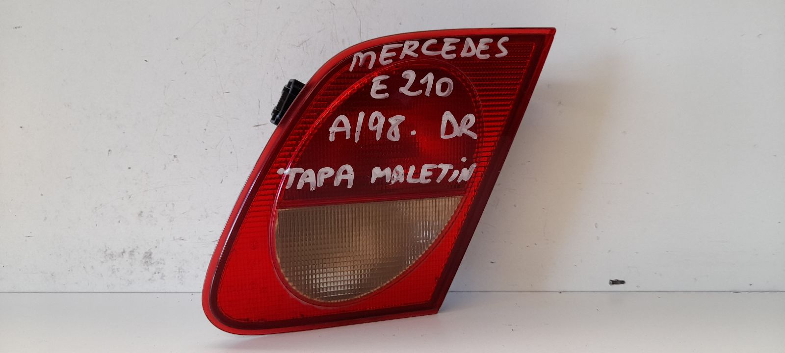 MERCEDES-BENZ E-Class W210 (1995-2002) Rear Right Taillight Lamp A2108201064 25254821
