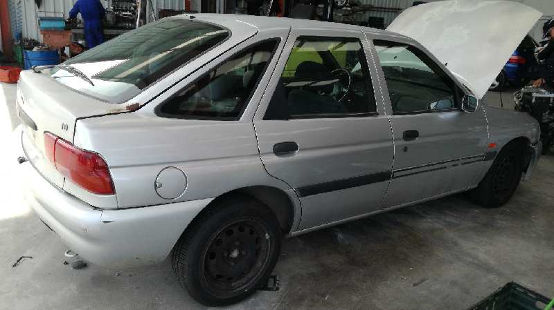 FORD Escort 5 generation (1990-2000) Collecteur d'échappement 1328305 24060657