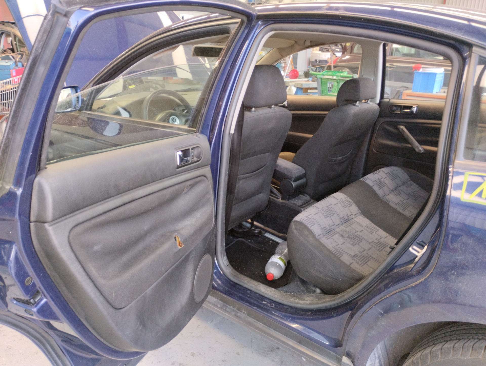 VOLKSWAGEN Passat B5 (1996-2005) Полуось передняя правая 8D0407272BQ 24122426