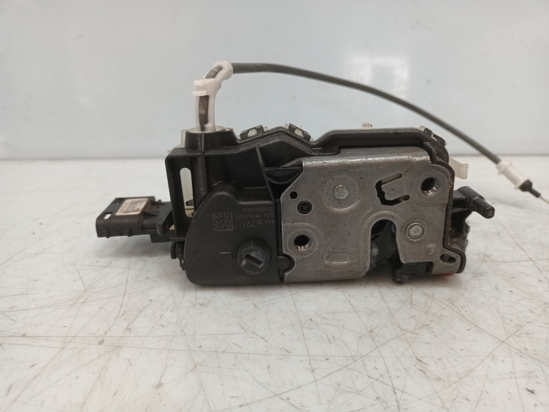 Cerradura puerta trasera izquierda 16943628 de Peugeot 3008 2016-2020 - pieza usada