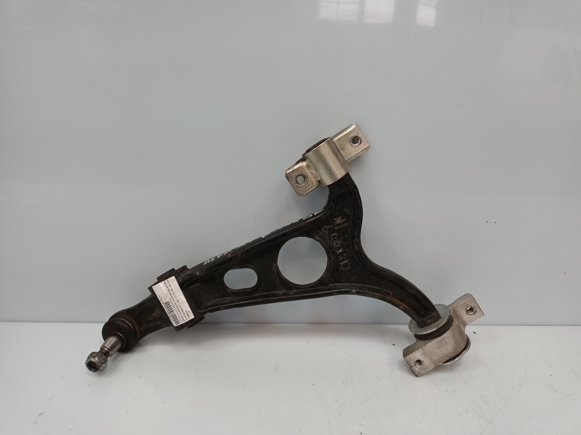 NISSAN Front Right Arm 25316993