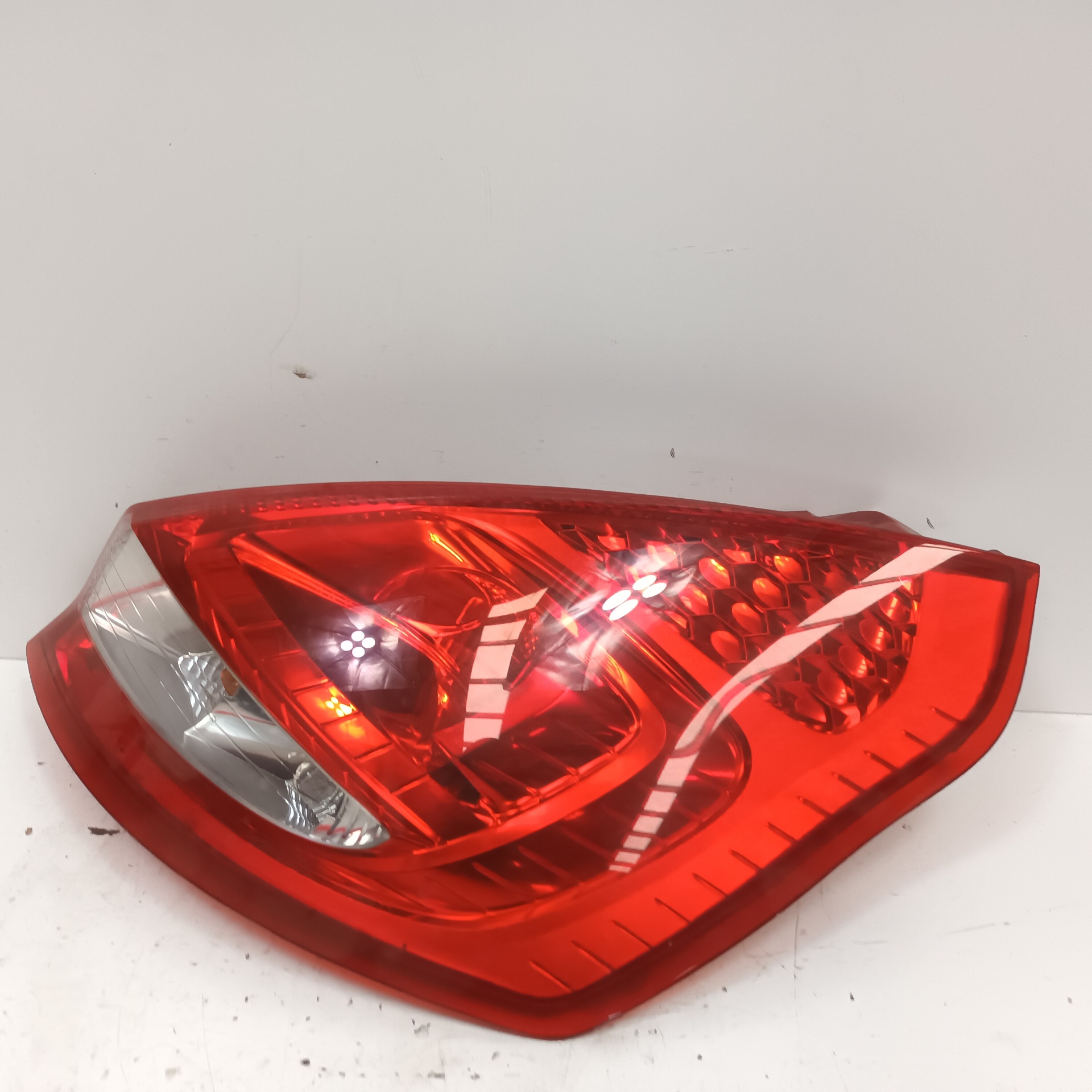 KIA Fiesta 5 generation (2001-2010) Rear Right Taillight Lamp 8A6113404A 25277880