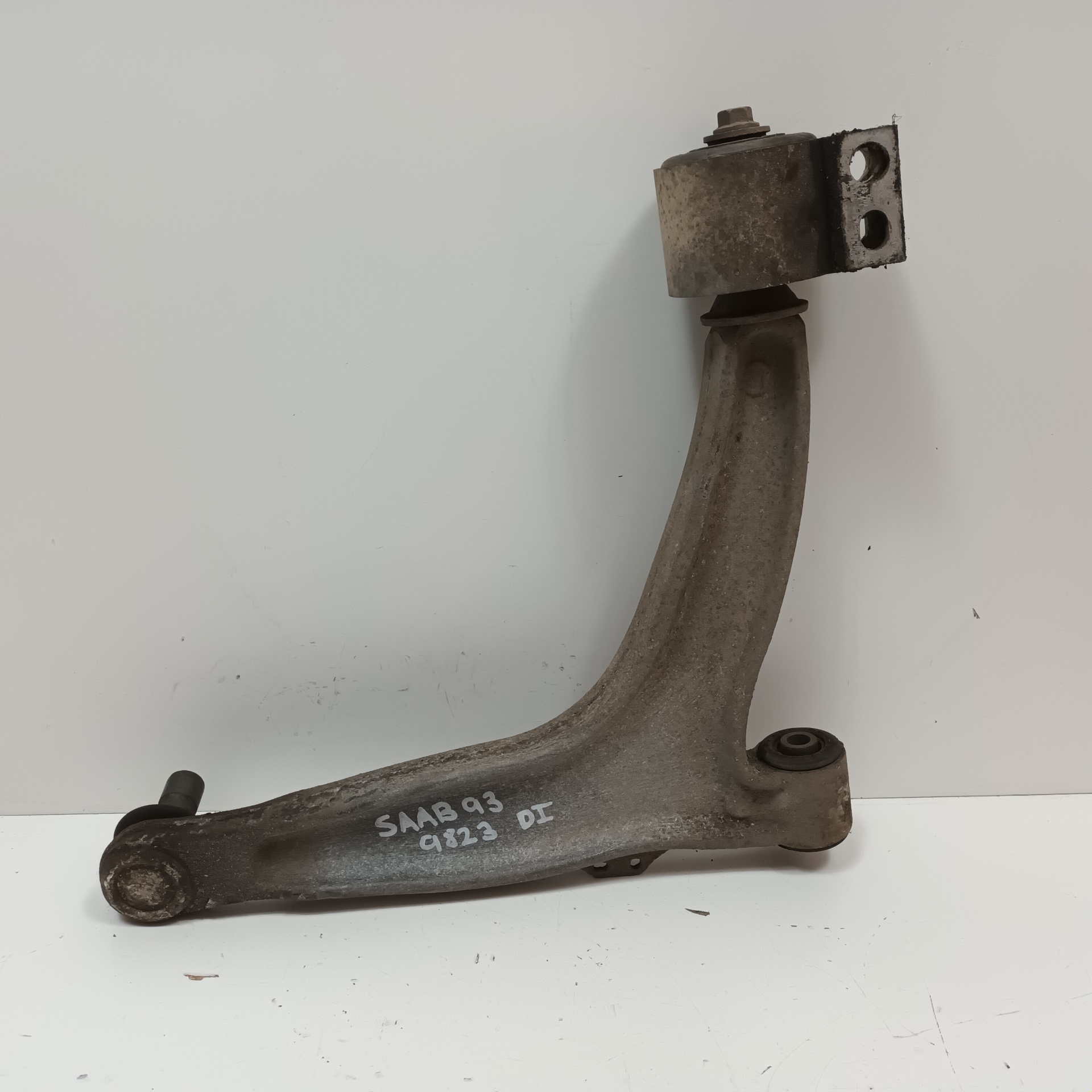 SAAB 9-3 2 generation (2002-2014) Front Left Arm 25408755