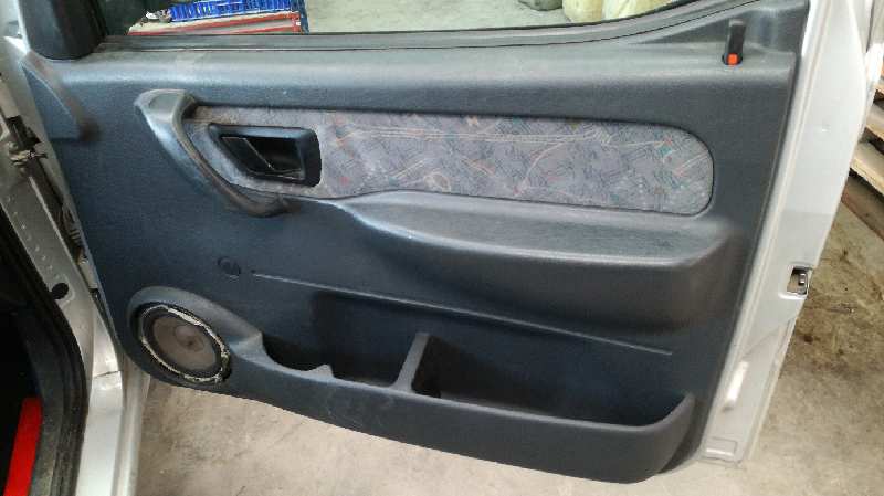 RENAULT Berlingo 2 generation (1999-2002) Bagāžas nodalījuma loga tīrītāja motorīts 3397020406 21996500