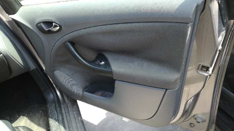 SEAT Altea 1 generation (2004-2013) Galinių dešinių durų langų pakėlimo mygtukas 1F0959855 25262707