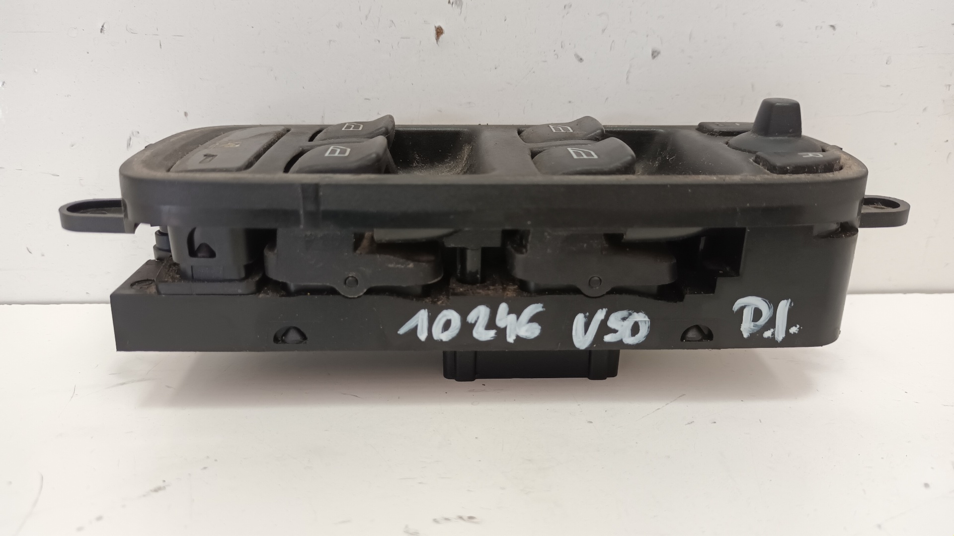 VOLVO V50 1 generation (2003-2012) Commutateur de fenêtre de porte avant gauche 30773427 22294594