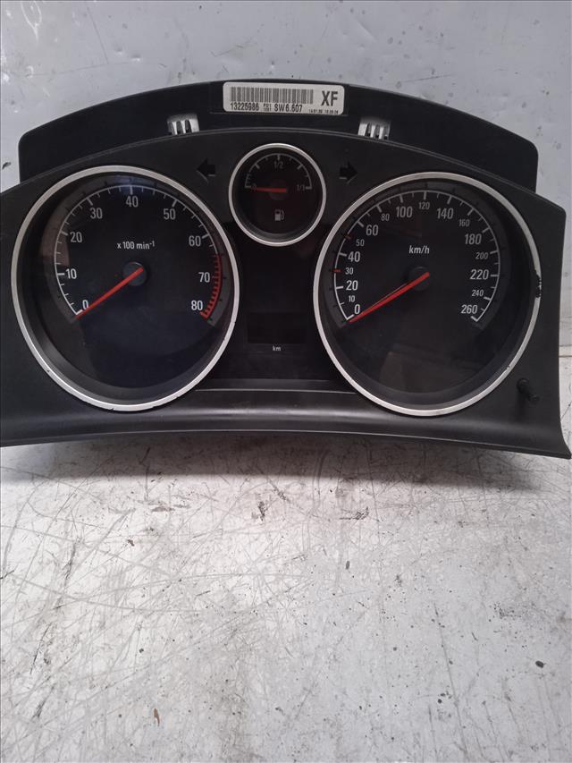 Cuadro de instrumentos 13225986 de Opel Astra 2004-2005