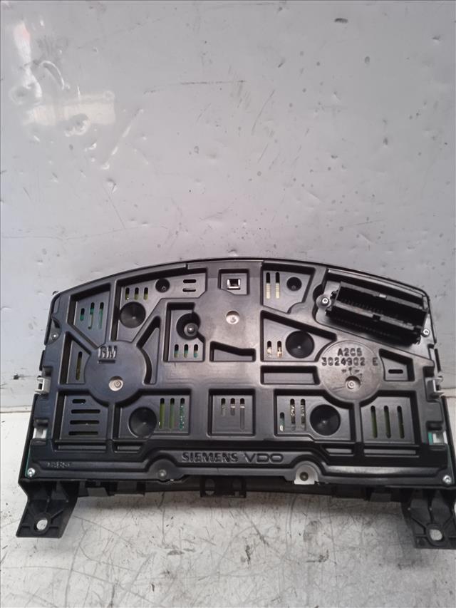 Cuadro de instrumentos 13225986 de Opel Astra 2004-2005 - pieza usada