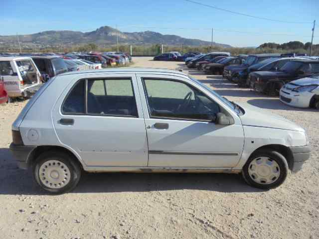 RENAULT Clio 1 generation (1990-1998) Охлаждающий радиатор 18528537