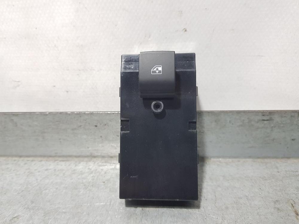 HYUNDAI Astra K (2015-2021) Commutateur de vitre de porte avant droite 13408448 23621774