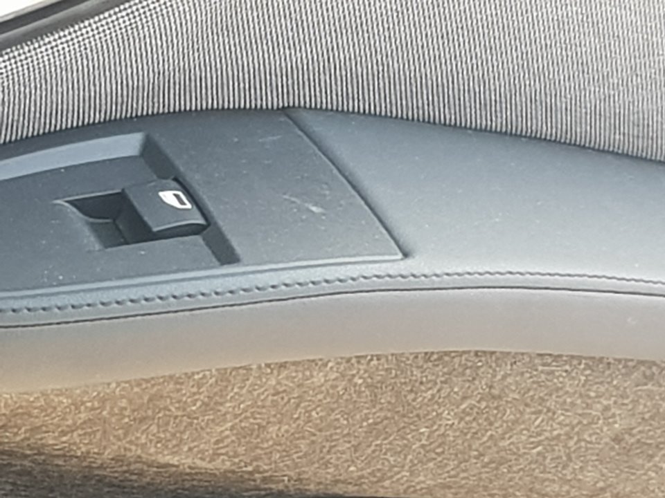 BMW i3 I01 (2013-2024) Přepínač pravého předního dveřního okna 24079972