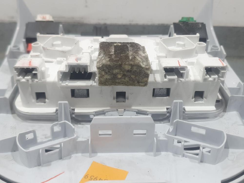 Lumière habitacle YH01 9814583977 de Peugeot 3008 suv (mc_, mr_, mj_, m4_) 2016-0 131 CV - pieza usada