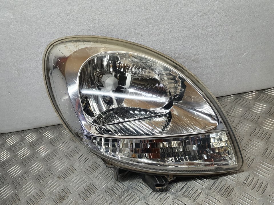 NISSAN Front Right Headlight 8200236591, VALEO 24060925