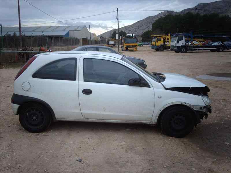 RENAULT Corsa C (2000-2006) Oikea takavalo 20590931