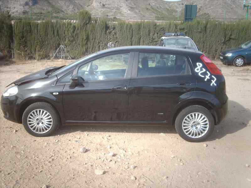 FIAT Grande Punto 1 generation (2006-2008) Левая противотуманка  заднего бампера 18475066