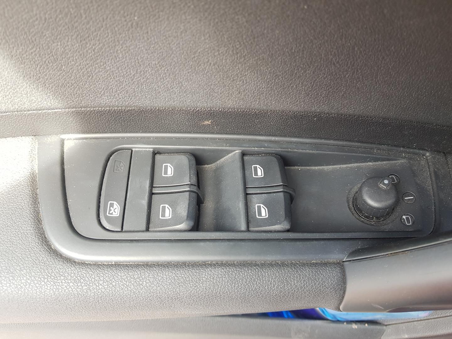 AUDI A1 8X (2010-2020) Priekinių kairių durų langų pakėlimo mygtukai 23619473