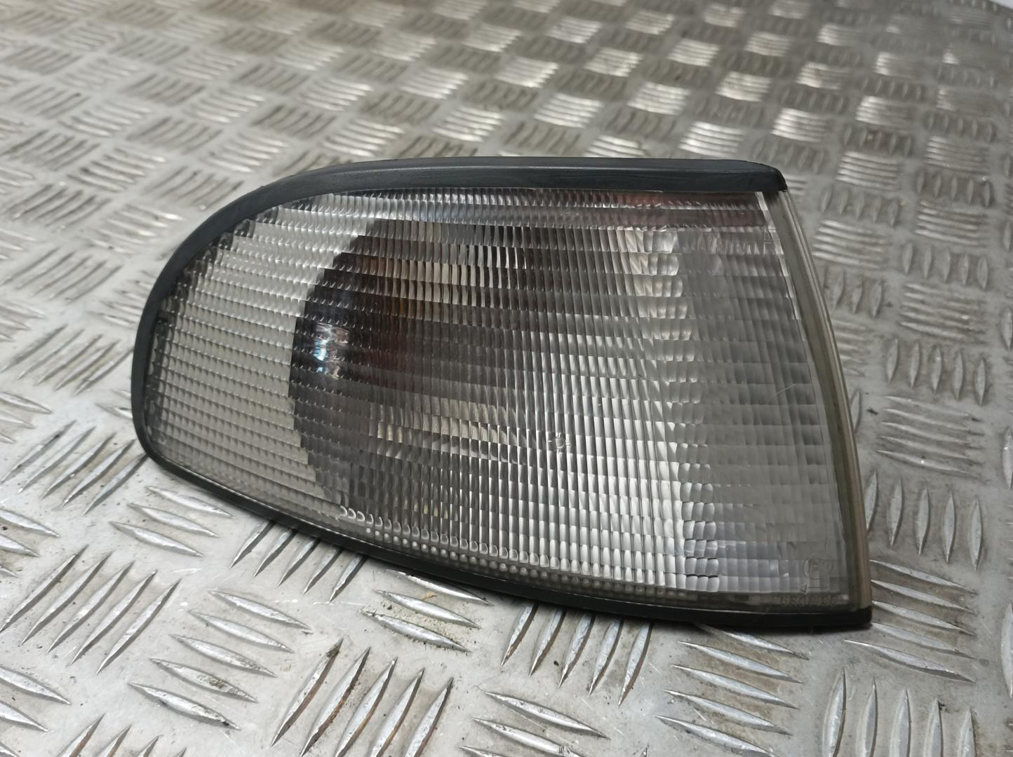 AUDI A4 B5/8D (1994-2001) Semnalizare aripa dreapta față 67733060, VALEO 18665492