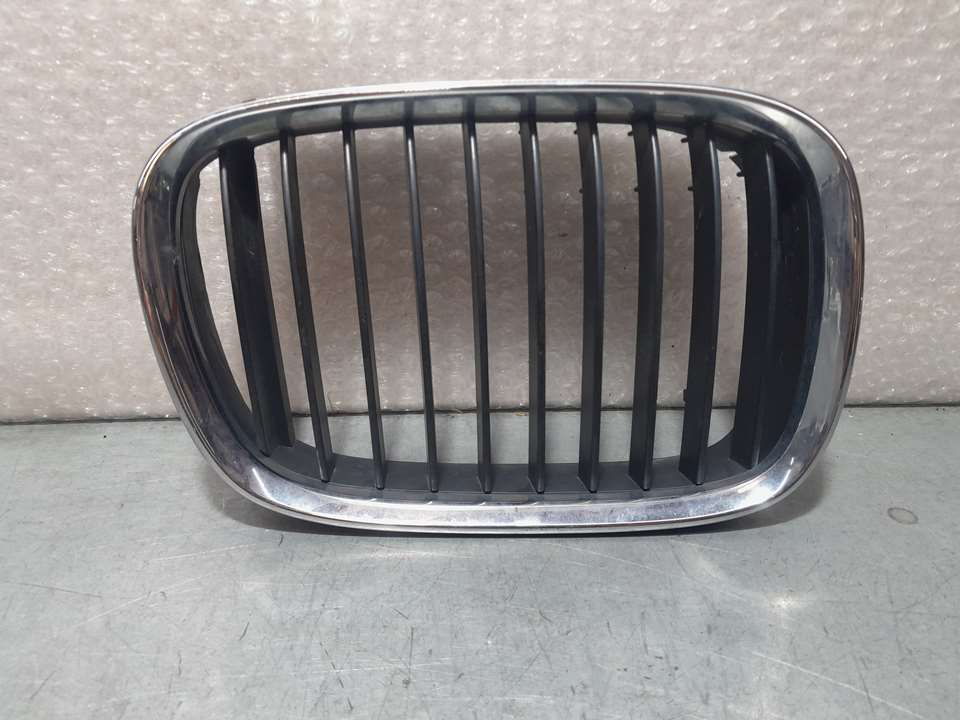 PONTIAC 5 Series E39 (1995-2004) Radiator Grille DERECHA 23553611