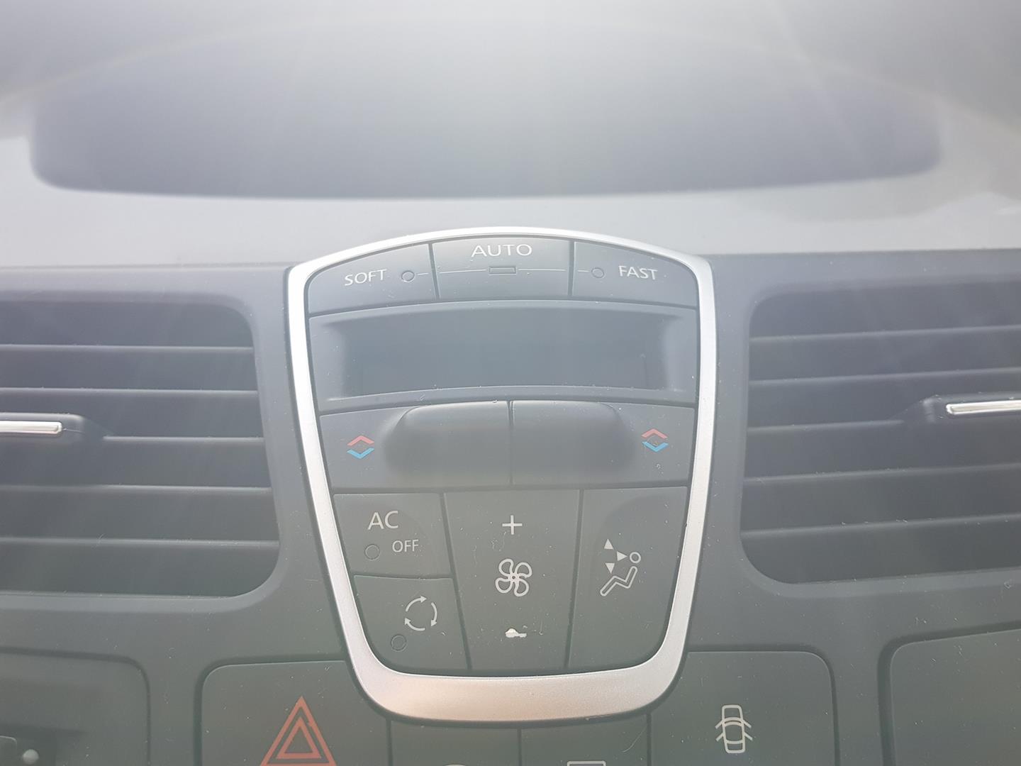 RENAULT Laguna 3 generation (2007-2015) Unitate de control al climei 275100002R, A02000A8410000, CALSONIVKANSEI 18719579