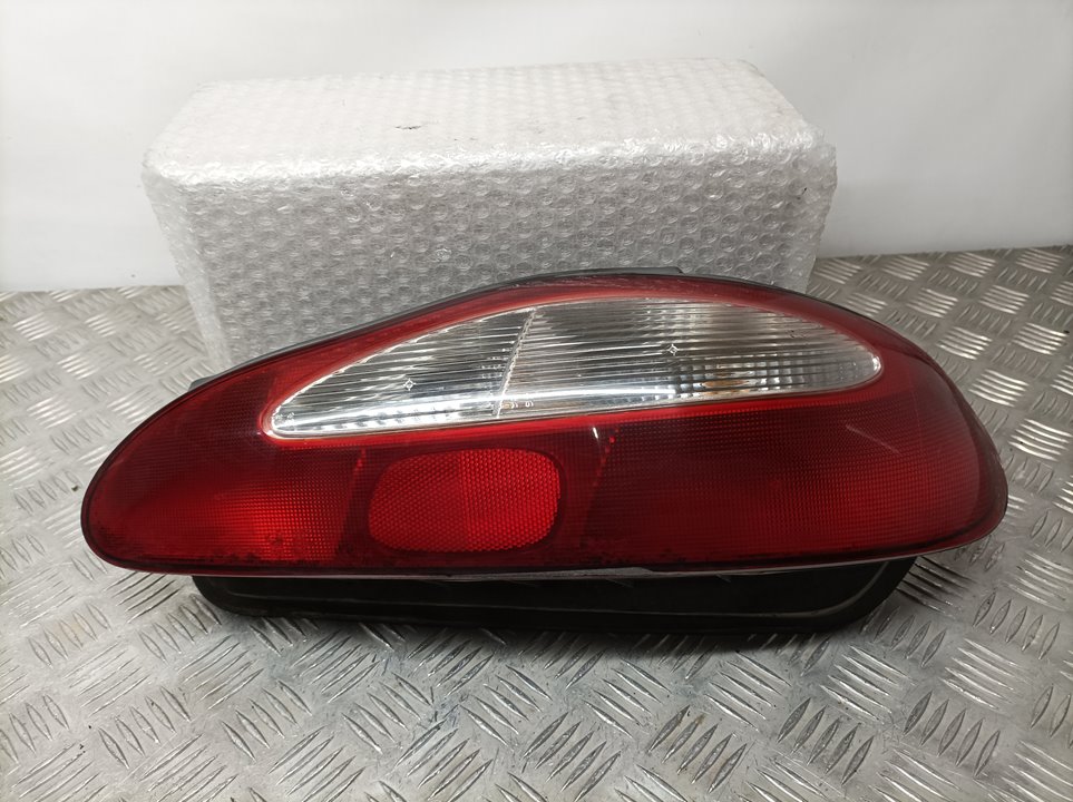 NISSAN RD (1 generation) (1996-2002) Rear Right Taillight Lamp SINREFERENCIA 18511105