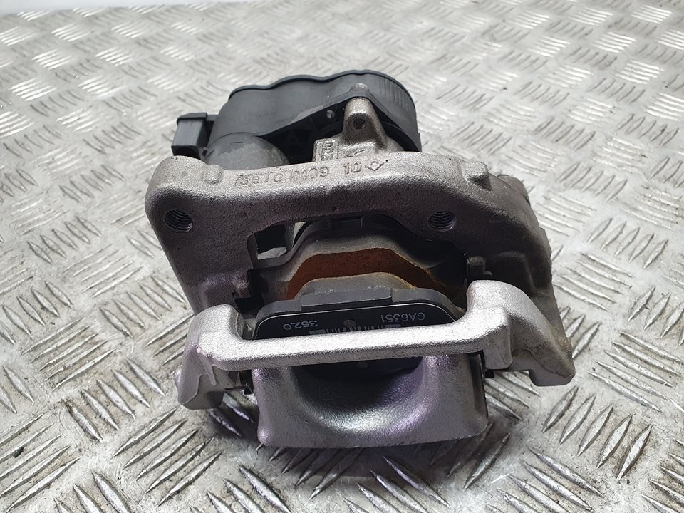 Pinza de freno trasera derecha YH01 9819060980 de Peugeot 5008 ii (mc_, mj_, mr_, m4_) 2018-0 131 CV con 19980 km - pieza usada