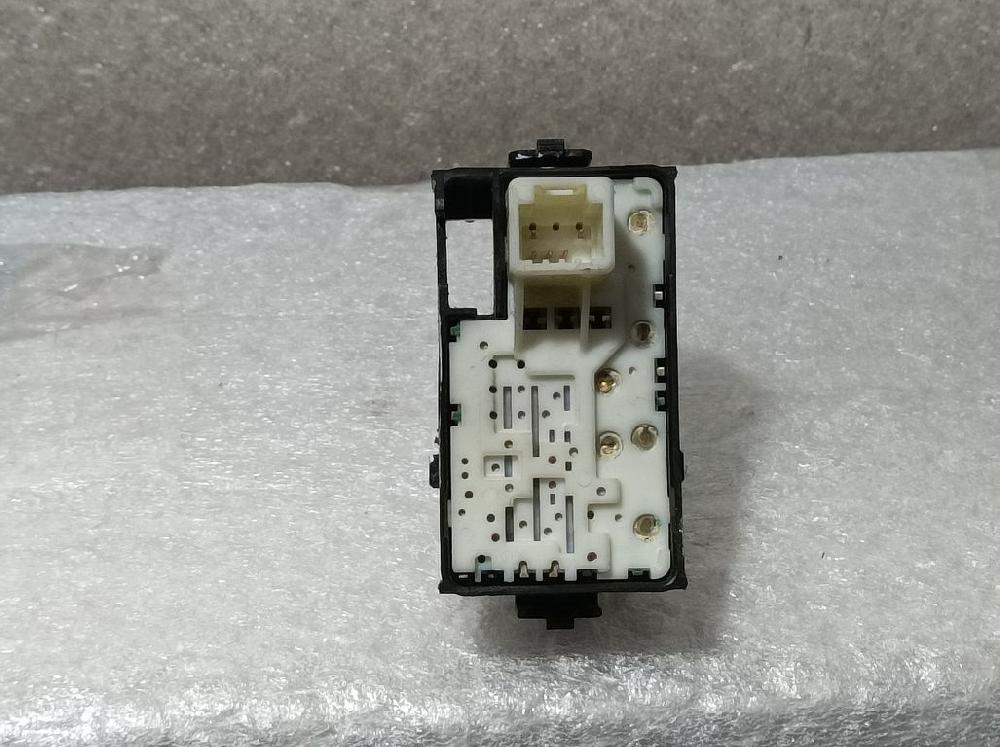 TOYOTA Prius Plus 1 generation (2012-2020) Front Right Door Window Switch SINREFERENCIA 21434832