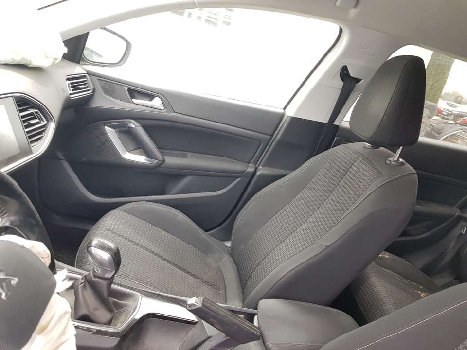 PEUGEOT 308 T9 (2013-2021) Pravé predné sedadlo C/AIRBAG 23815829