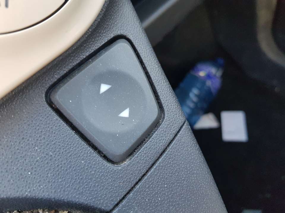 FIAT 500 2 generation (2008-2024) Priekinių dešinių durų langų pakėlimo mygtukai 24925988