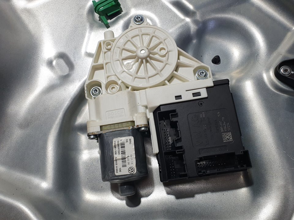 VOLKSWAGEN Tiguan 1 generation (2007-2017) Front Right Door Window Regulator 5N0837756, 974928105 18795446