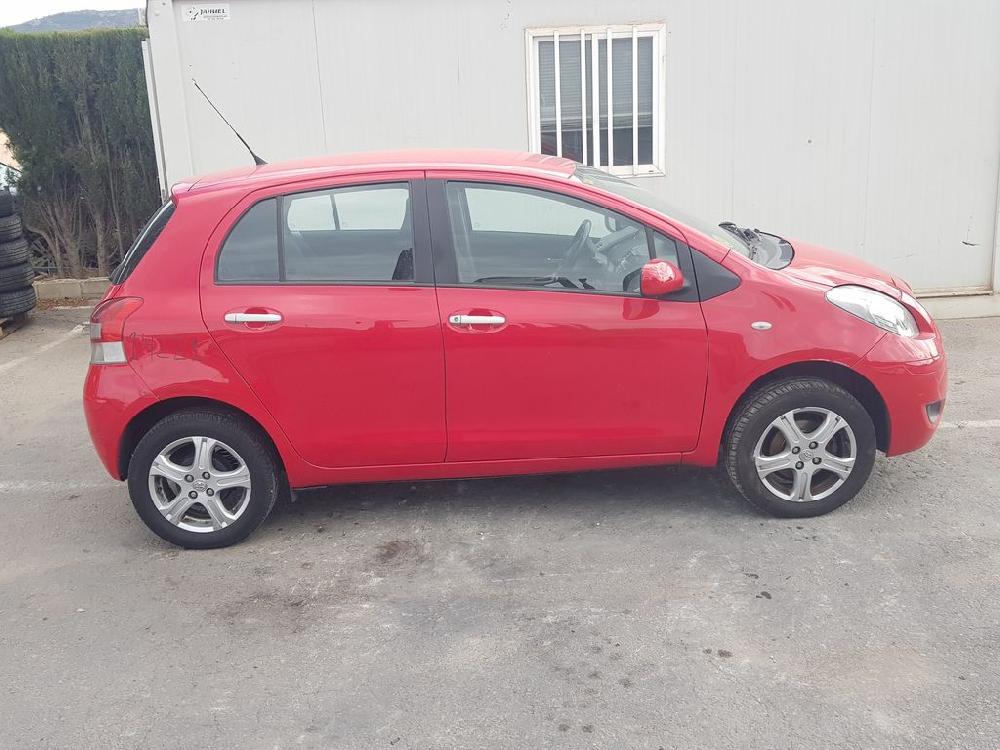 TOYOTA Yaris 2 generation (2005-2012) Priekšējo kreiso durvju logu pacēlājs 857020F010, 2621002730 23660128