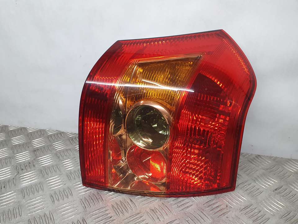 CHEVROLET Corolla E120 (2000-2008) Rear Right Taillight Lamp 8155002301,KOITO 23437823