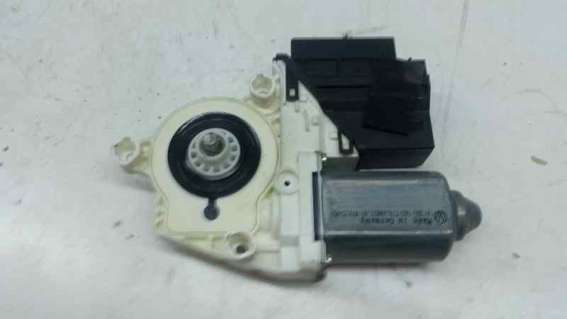 SEAT Cordoba 2 generation (1999-2009) Moteur de commande de vitre de porte avant droite 6Q2959801A 18538196