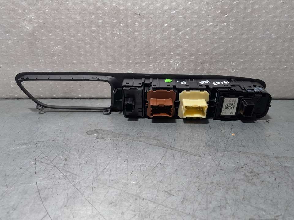 ALFA ROMEO Captur 1 generation (2013-2019) Front Left Door Window Switch 254118722R 25087573