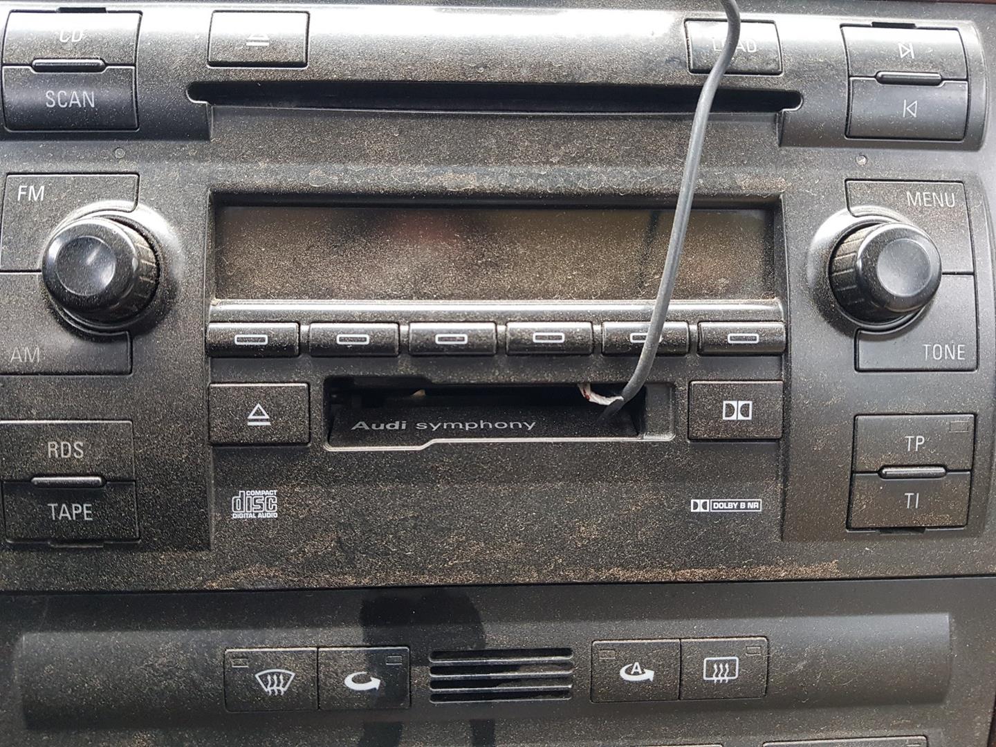 AUDI A8 D2/4D (1994-2002) Mūzikas atskaņotājs bez GPS/navigācijas 23656594