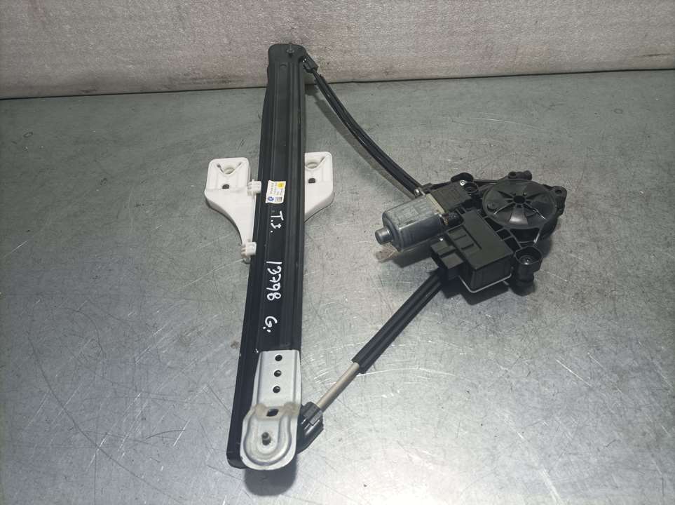 SEAT Ateca 1 generation (2016-2024) Rear left door window lifter 575839461A 23041206