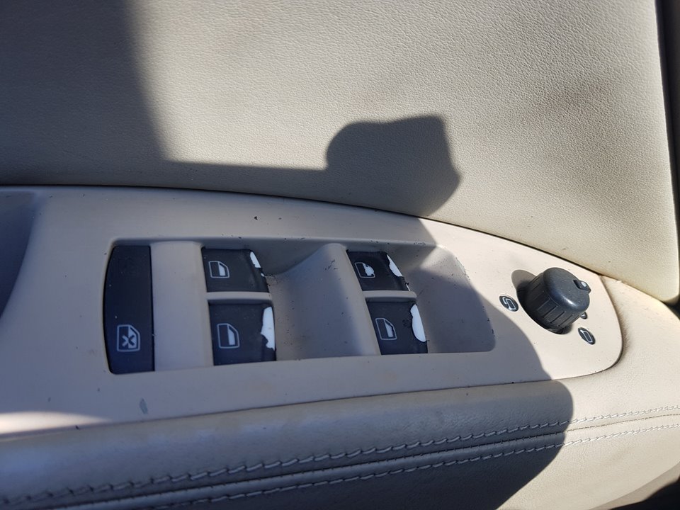 AUDI Q7 4L (2005-2015) Priekinių kairių durų langų pakėlimo mygtukai TOCADO 24082754